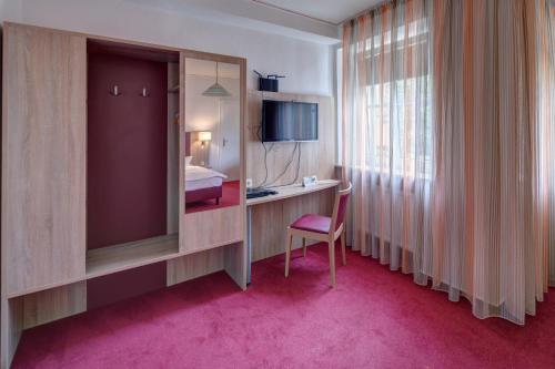 Hotel Leander - image 8