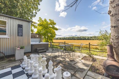 Relaxing Retreat - The Shepherds Hut - Hot Tub in Maidenhead