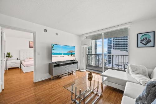 Amazing High Rise at Brickell with Pool View in Miami, USA