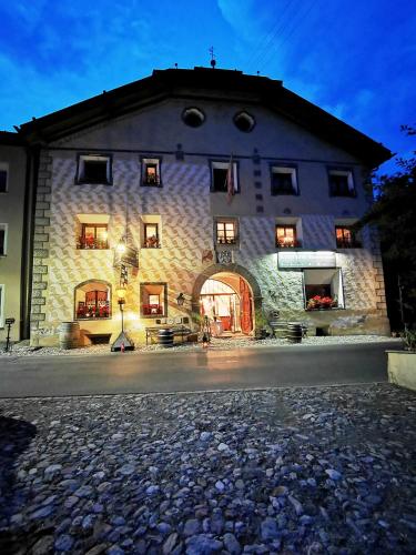 Chasa de Capol - Historische Gaststätte & Weinkellerei - Hotel - Sta Maria Val Müstair