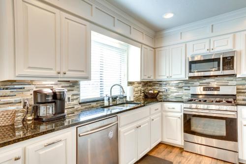 Less Than 1 Mi to OU Campus - Norman Vacation Rental in Norman, USA