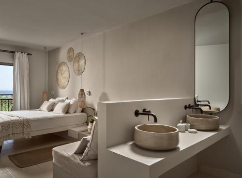 The Bay Hotel & Suites - image 2