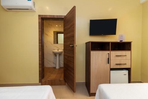 Superior Double Room with Two Double Beds image 10