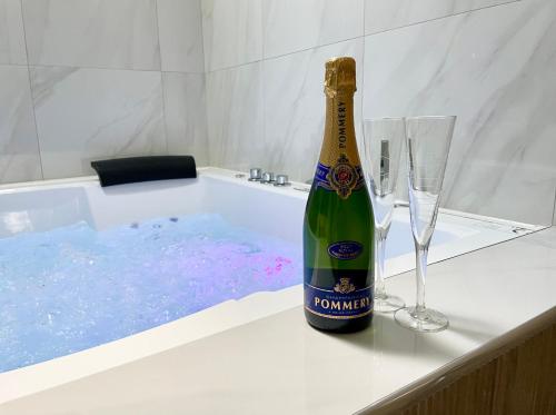 L’escapade romantique - Chambre moderne Jaccuzi in Conches-sur-Gondoire