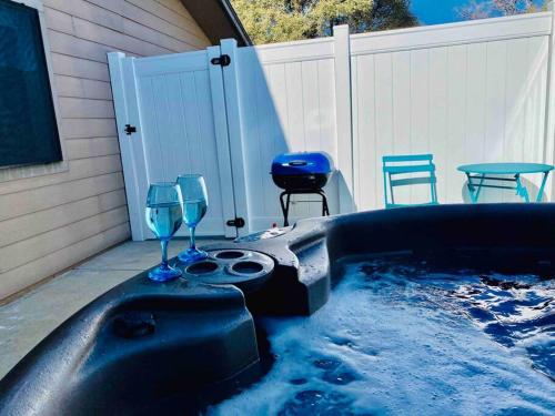 Butterfly Suite Hot Tub BBQ Private