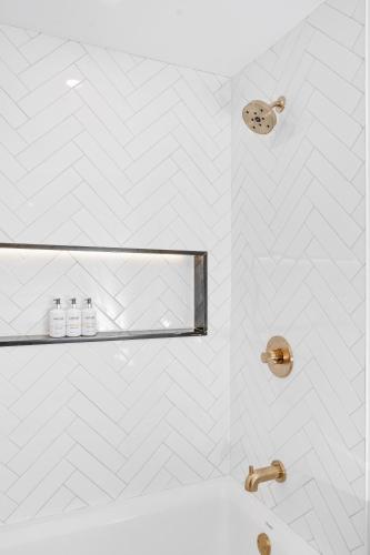 ฝักบัว, The Cove Hotel in ซาเลม (MA)