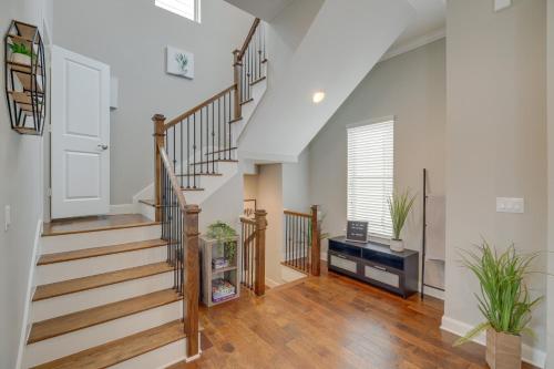 Spacious Houston Townhome about 5 Mi to Downtown! in Houston, USA