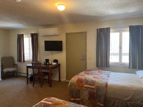 The Upper Pass Lodge in Londonderry, USA