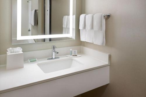 SpringHill Suites Charlotte University Research Park - image 6