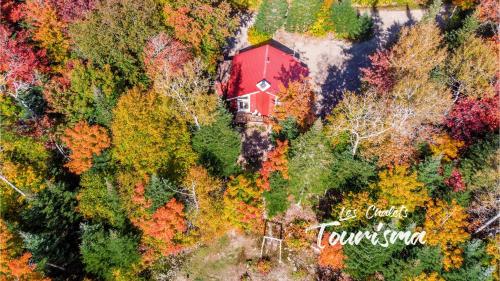 Les Chalets Tourisma - Chalet dans les bois avec lac privé - Le Colibri