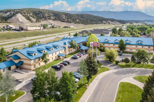 Best Western Plus Eagle Lodge & Suites