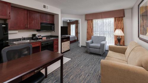 Homewood Suites by Hilton Chicago - Schaumburg - image 11