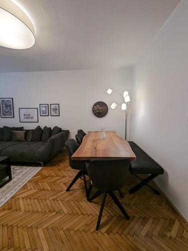 Big CityApartment 19 3