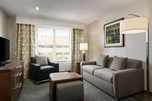 Homewood Suites By Hilton Kansas City-Airport
