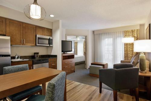 Homewood Suites By Hilton Kansas City-Airport