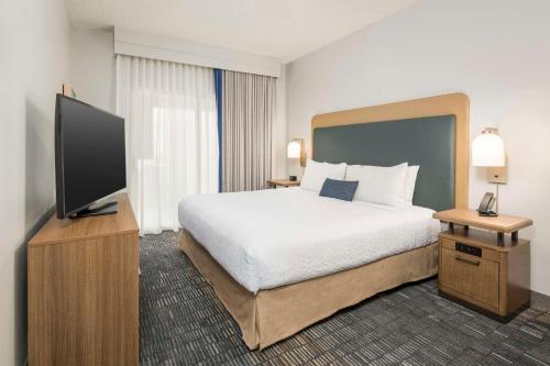 One-Bedroom King Suite - Non-Smoking image 6