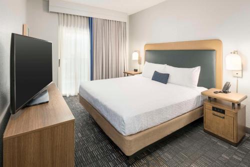 One-Bedroom King Suite - Non-Smoking image 2