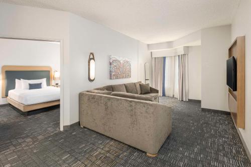 One-Bedroom King Suite - Non-Smoking image 3