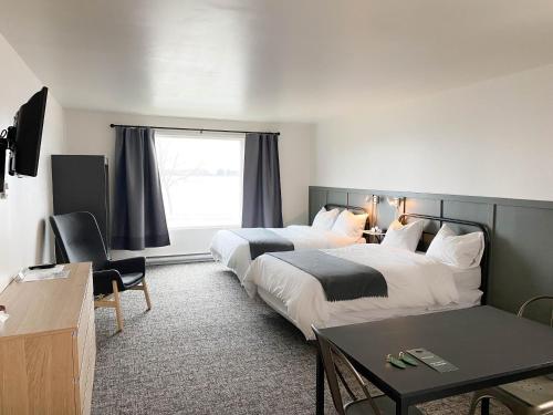 2 double beds