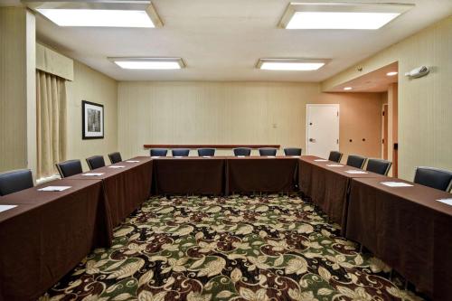 Hampton Inn St. Louis - Westport - image 14