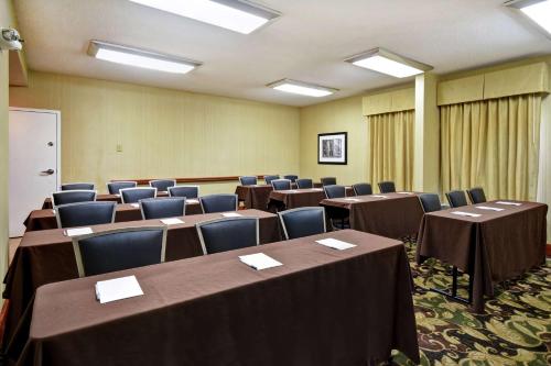 Hampton Inn St. Louis - Westport - image 13