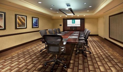 Embassy Suites by Hilton Washington DC Chevy Chase Pavilion - image 12