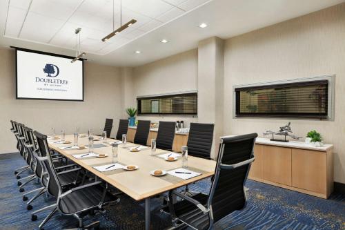 DoubleTree by Hilton Downtown Albuquerque - image 10