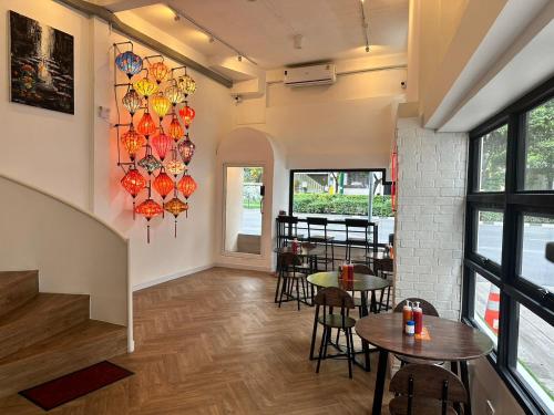 The White Den Sukhumvit 44
