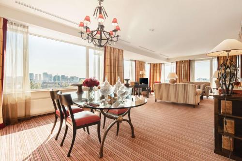Hilton Amsterdam - image 13