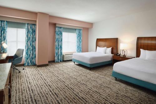 2 queen beds
