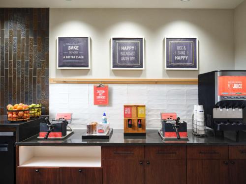 Hampton Inn & Suites Austin-Downtown/Convention Center - image 12