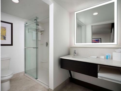 Double Room - Non-Smoking  image 4