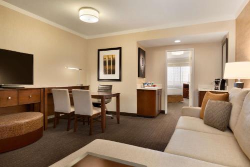 undefined Room Type - Two-Room King Suite - Non-Smoking