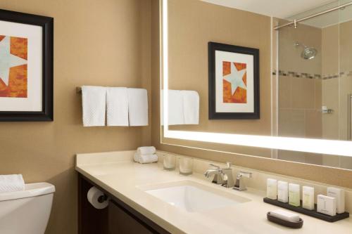 Embassy Suites by Hilton Austin Downtown South Congress Embassy Suites by Hilton Austin Downtown South Congress