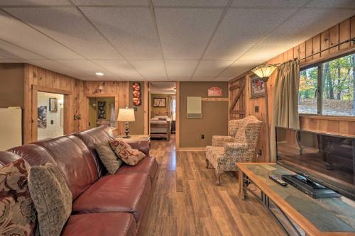 Lucas McCain Cabin 5 Mi to Raystown Lake Launch! in Huntingdon, USA