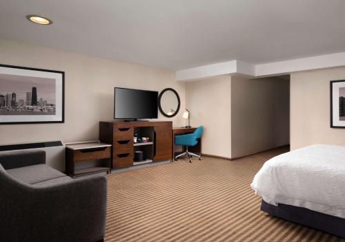 1 king bed, 1 sofa bed