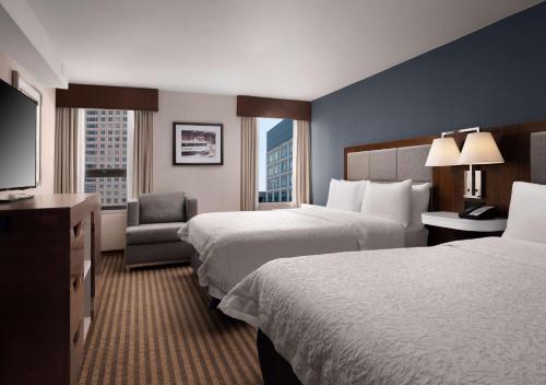 2 queen beds