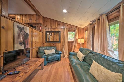 Cabin with Deck and Ranch - 1 Mi to Raystown Lake! - image 7