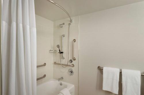 Embassy Suites Columbus - image 11