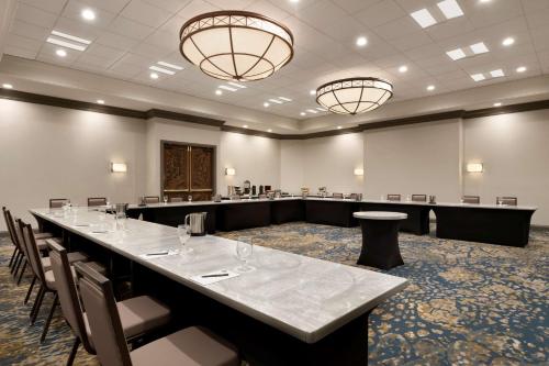 Embassy Suites Columbus - image 6