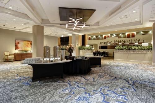 ห้องประชุม / บอลรูม, เอมบาสซี สวีท บาย ฮิลตัน ชาร์ลสตัน (Embassy Suites by Hilton Charleston) in ชาร์ลสตัน (WV)