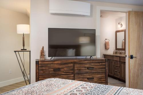 Red Drive at the Elegant Grand Traverse Commons - image 9