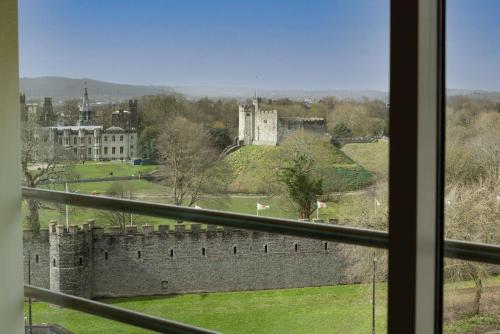 Hilton Cardiff Room Type - Deluxe Double Room with Two Double Beds and Castle View