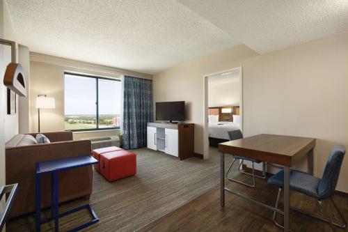 Hampton Inn & Suites Dallas-Mesquite - image 12