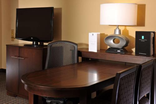 Embassy Suites Des Moines Downtown - image 10