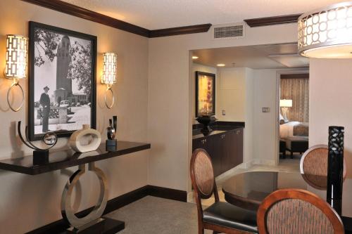 Embassy Suites Des Moines Downtown - image 14