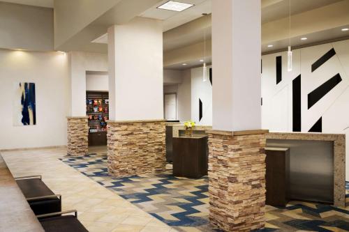 Hilton Fort Collins - image 11