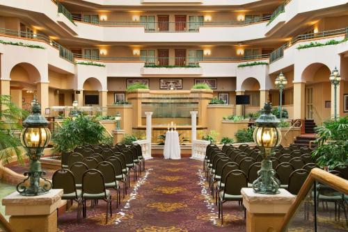 Embassy Suites by Hilton Greensboro Airport in Greensboro, USA