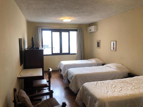 3 twin beds