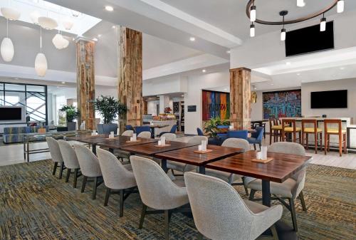 Restaurant, Hilton Garden Inn Houston/Galleria Area in Westchase